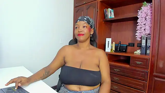 ValkiriaContee online show from 09/15/25, 08:20