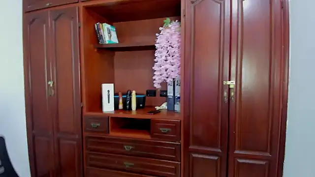 ValkiriaContee online show from 10/10/25, 10:42