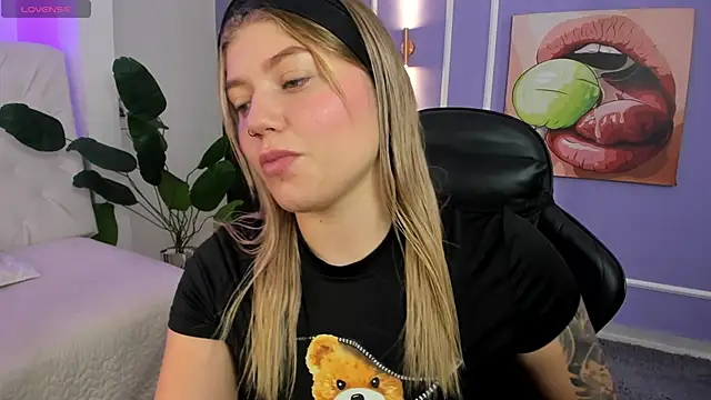 alaia greyy online show from 11/15/25, 02:35