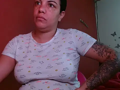 Snapshot of Tammyymilf chatting on 10/15/25, 05:13 Tammyymilf online show from 10/15/25, 05:13