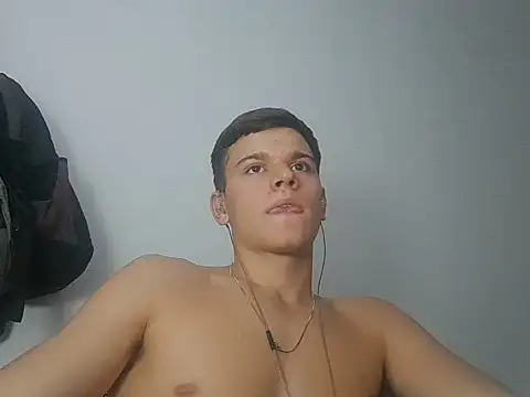 Snapshot of vitorsafado19 chatting on 02/23/25, 04:50 vitorsafado19 online show from 02/23/25, 04:50