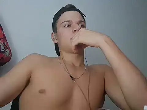 Snapshot of vitorsafado19 chatting on 03/05/25, 04:45 vitorsafado19 online show from 03/05/25, 04:45