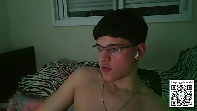 Snapshot of vitorsafado19 chatting on 10/03/25, 03:25 vitorsafado19 online show from 10/03/25, 03:25