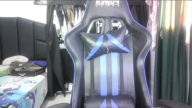 Snapshot of mariana0x chatting on 10/14/25, 07:47 mariana0x online show from 10/14/25, 07:47