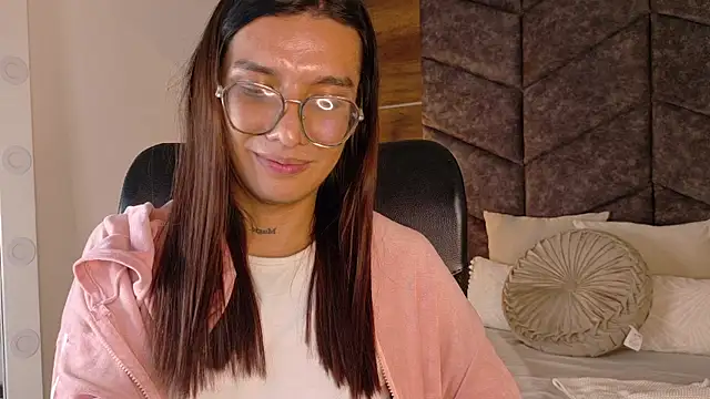 LauraaGomezz   online show from 09/16/25, 11:39