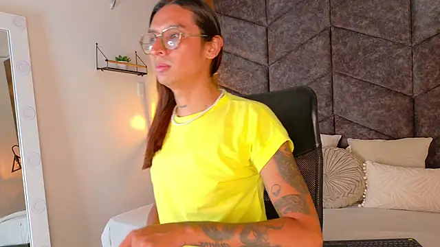LauraaGomezz   online show from 09/27/25, 07:30