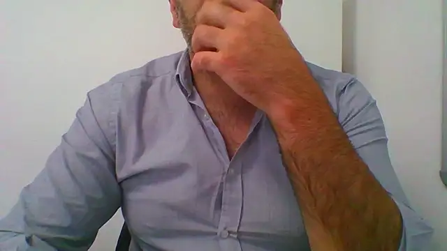 Snapshot of _tuga_man_ chatting on 09/22/25, 12:40  tuga man  online show from 09/22/25, 12:40