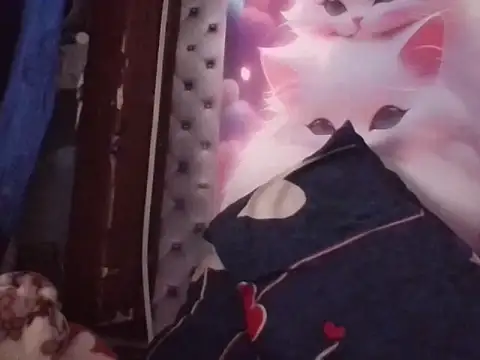 Snapshot of AKANSHA_7 chatting on 11/17/25, 10:10 AKANSHA 7 online show from 11/17/25, 10:10