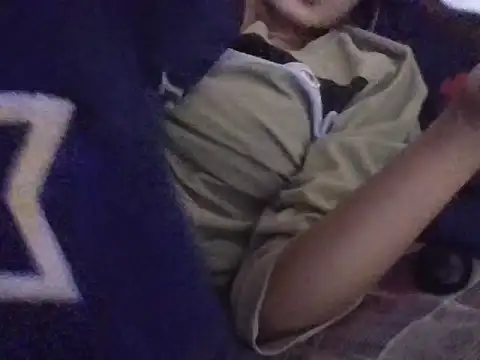 Snapshot of AKANSHA_7 chatting on 11/18/25, 07:35 AKANSHA 7 online show from 11/18/25, 07:35