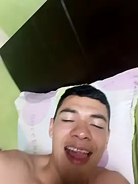 Snapshot of andresiito203 chatting on 02/08/25, 04:47 andresiito203 online show from 02/08/25, 04:47