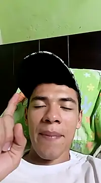 Snapshot of andresiito203 chatting on 02/20/25, 05:23 andresiito203 online show from 02/20/25, 05:23