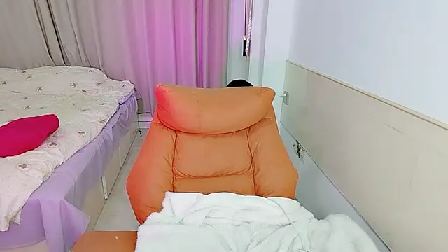 Snapshot of Song_99 chatting on 10/14/25, 02:07 Song 99 online show from 10/14/25, 02:07