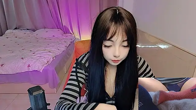 Snapshot of Song_99 chatting on 10/23/25, 04:23 Song 99 online show from 10/23/25, 04:23