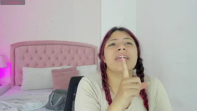 Kendall  Fox online show from 10/26/25, 05:46