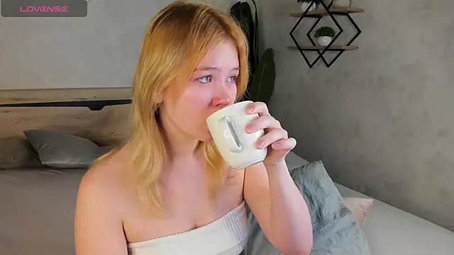 Snapshot of Amy_Kimberlly chatting on 10/17/25, 12:14 Amy Kimberlly online show from 10/17/25, 12:14