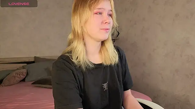 Snapshot of Amy_Kimberlly chatting on 11/10/25, 12:20 Amy Kimberlly online show from 11/10/25, 12:20