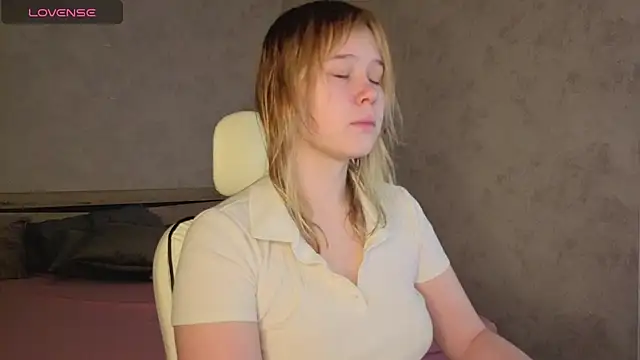 Snapshot of Amy_Kimberlly chatting on 11/12/25, 11:58 Amy Kimberlly online show from 11/12/25, 11:58