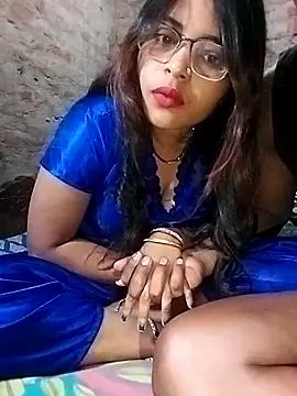 Snapshot of Simrandeshipp chatting on 02/25/25, 08:19 Simrandeshipp online show from 02/25/25, 08:19