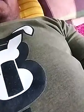 Snapshot of Simrandeshipp chatting on 02/28/25, 07:05 Simrandeshipp online show from 02/28/25, 07:05