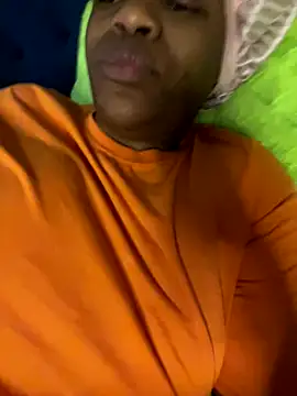 Boneca25 online show from 11/17/25, 06:30