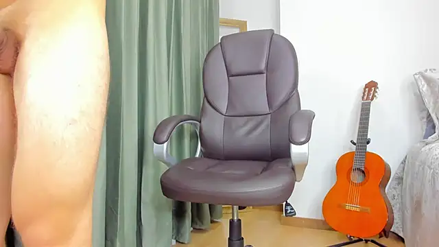 Snapshot of Tombarden chatting on 02/15/25, 12:15 Tombarden online show from 02/15/25, 12:15