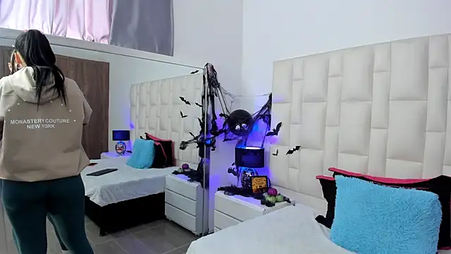 Ariana rouse online show from 10/16/25, 04:41