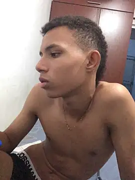 Alvarozzxv online show from 01/28/25, 08:04