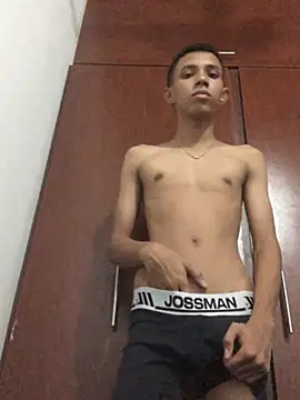 Alvarozzxv online show from 02/02/25, 05:53