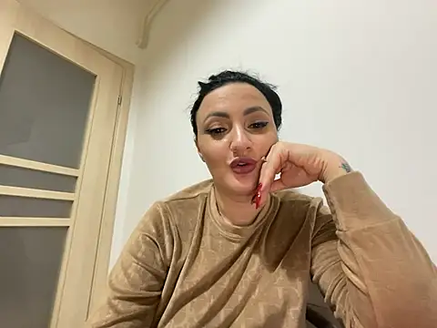 Snapshot of RaisaSalvi chatting on 02/02/25, 04:32 RaisaSalvi online show from 02/02/25, 04:32