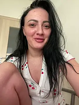 Snapshot of RaisaSalvi chatting on 02/26/25, 05:28 RaisaSalvi online show from 02/26/25, 05:28