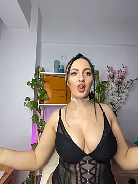 Snapshot of RaisaSalvi chatting on 03/22/25, 03:53 RaisaSalvi online show from 03/22/25, 03:53
