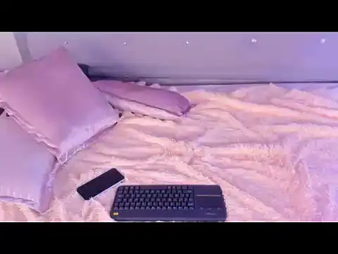 Snapshot of Kei_Oliver chatting on 02/14/25, 06:19 Kei Oliver online show from 02/14/25, 06:19