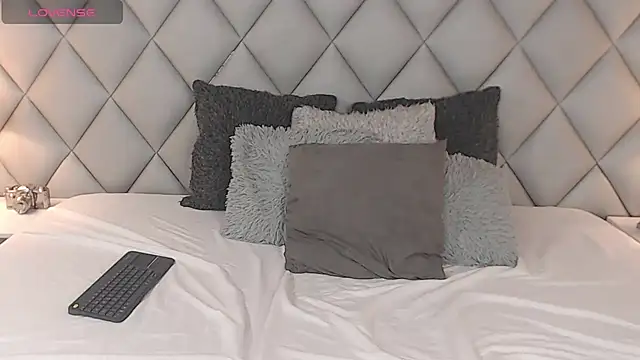 LalyCastro online show from 02/17/25, 07:42