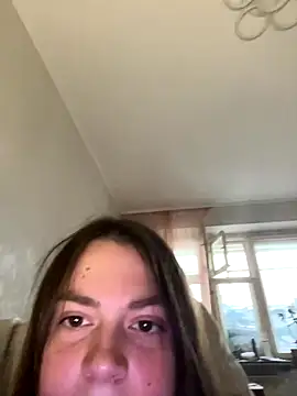 Snapshot of DearAlise chatting on 10/27/25, 09:46 DearAlise online show from 10/27/25, 09:46