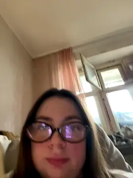 Snapshot of DearAlise chatting on 11/10/25, 09:19 DearAlise online show from 11/10/25, 09:19