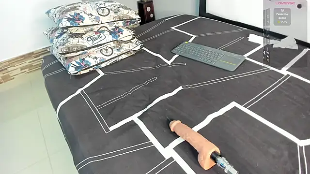 Snapshot of AlexxaSmall chatting on 10/29/25, 02:47 AlexxaSmall online show from 10/29/25, 02:47