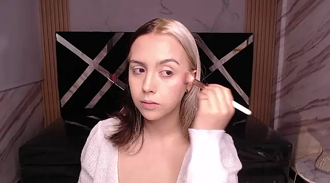 Hela v online show from 03/10/25, 12:04