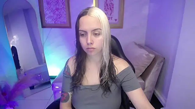 Hela v online show from 09/27/25, 01:05