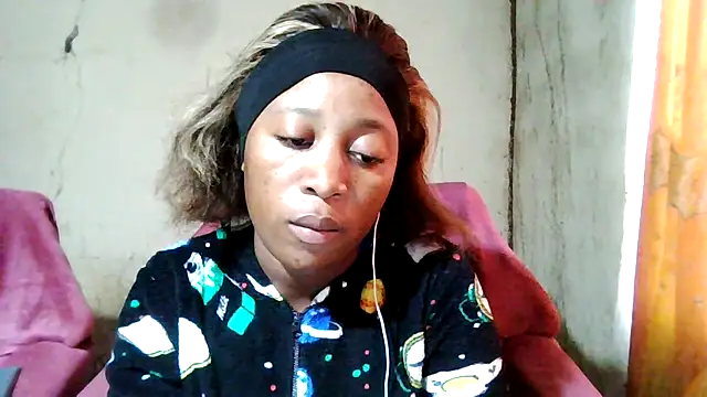 Snapshot of Hotchic22 chatting on 09/29/25, 07:57 Hotchic22 online show from 09/29/25, 07:57
