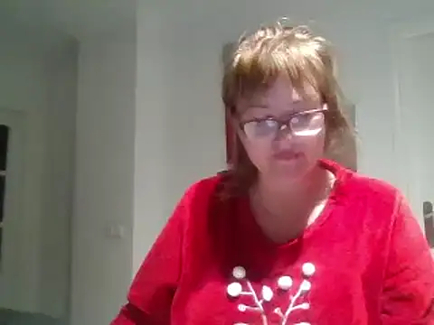 Snapshot of Luzia-Sal chatting on 01/29/25, 06:33 Luzia-Sal online show from 01/29/25, 06:33