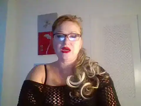 Snapshot of Luzia-Sal chatting on 01/29/25, 10:22 Luzia-Sal online show from 01/29/25, 10:22