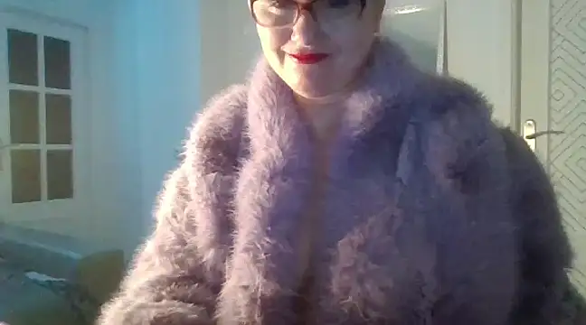 Snapshot of Luzia-Sal chatting on 01/30/25, 01:22 Luzia-Sal online show from 01/30/25, 01:22