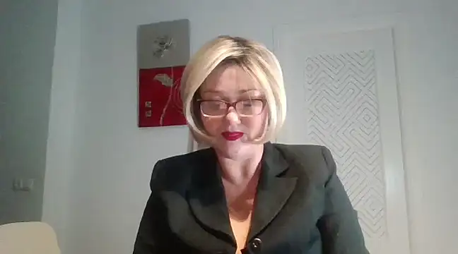 Snapshot of Luzia-Sal chatting on 01/30/25, 10:30 Luzia-Sal online show from 01/30/25, 10:30