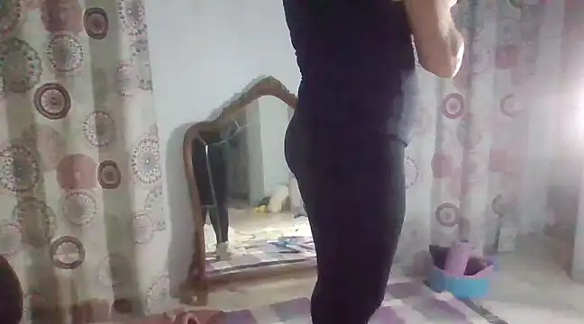 Snapshot of Luzia-Sal chatting on 02/01/25, 08:29 Luzia-Sal online show from 02/01/25, 08:29