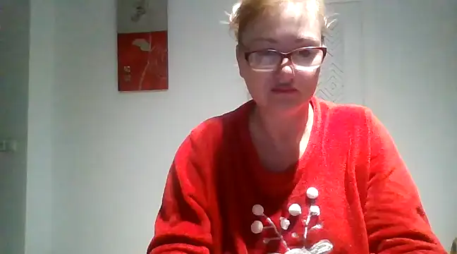 Snapshot of Luzia-Sal chatting on 02/02/25, 04:26 Luzia-Sal online show from 02/02/25, 04:26