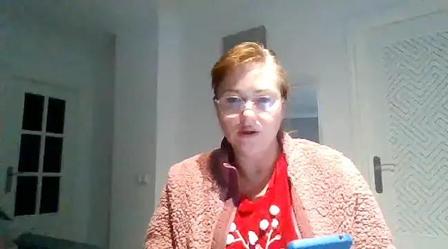 Snapshot of Luzia-Sal chatting on 02/03/25, 07:07 Luzia-Sal online show from 02/03/25, 07:07