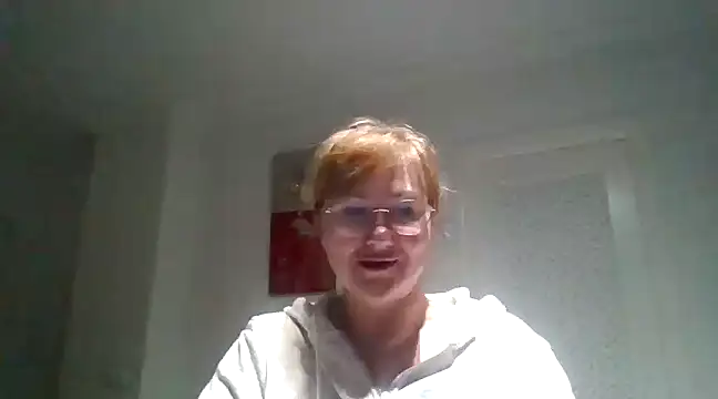 Snapshot of Luzia-Sal chatting on 02/10/25, 10:30 Luzia-Sal online show from 02/10/25, 10:30