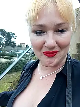 Snapshot of Luzia-Sal chatting on 02/19/25, 12:22 Luzia-Sal online show from 02/19/25, 12:22
