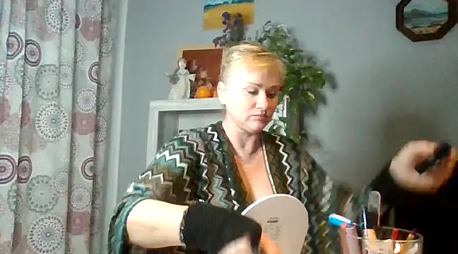 Snapshot of Luzia-Sal chatting on 03/08/25, 08:14 Luzia-Sal online show from 03/08/25, 08:14
