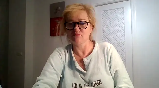 Snapshot of Luzia-Sal chatting on 03/13/25, 06:48 Luzia-Sal online show from 03/13/25, 06:48